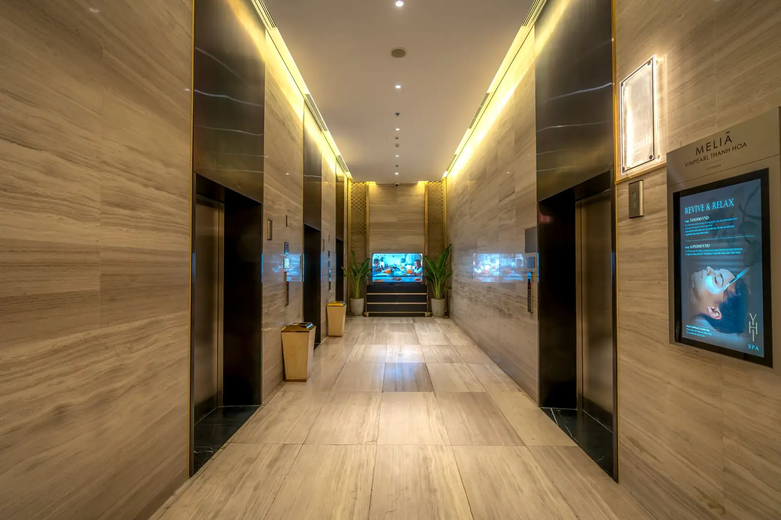 ElvarongrandStay interior corridor